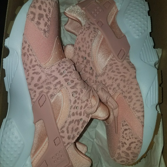 Nike Shoes - Nike Huarche Run